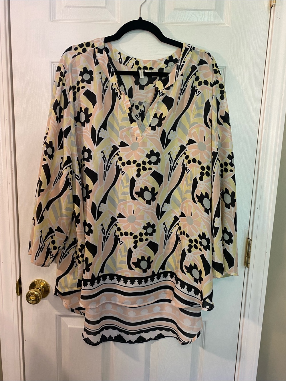 Cato Floral V-Neck Tunic Top in Pink, Black & Cream